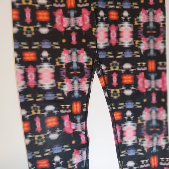 Athleta Size XL Multicolor Abstract Leggings - Picture 3 of 10